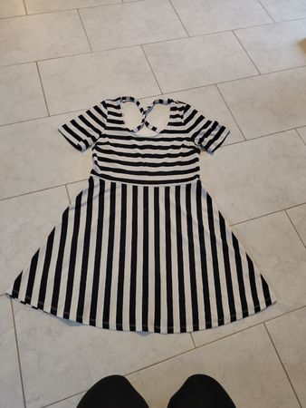 H&M Kleid, L, gestreift, mit speziellem Rücken Ausschnitt