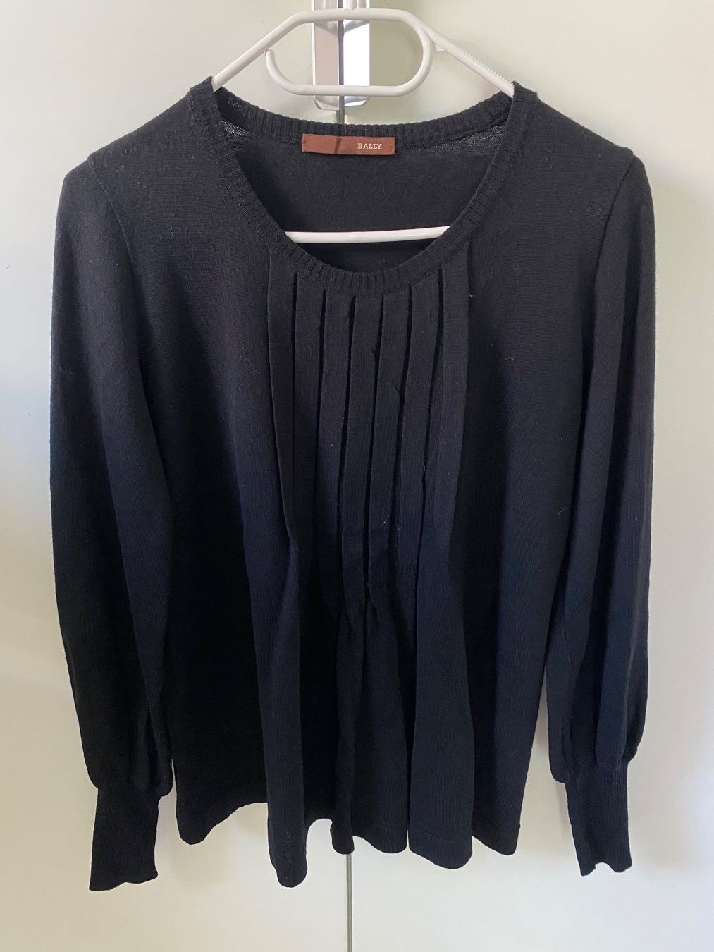 Bally Pullover & Sweatshirts: Neuwertiger schwarzer Bally Pullover Grösse 36 – Gebraucht aus Winkel von Flyhy2020