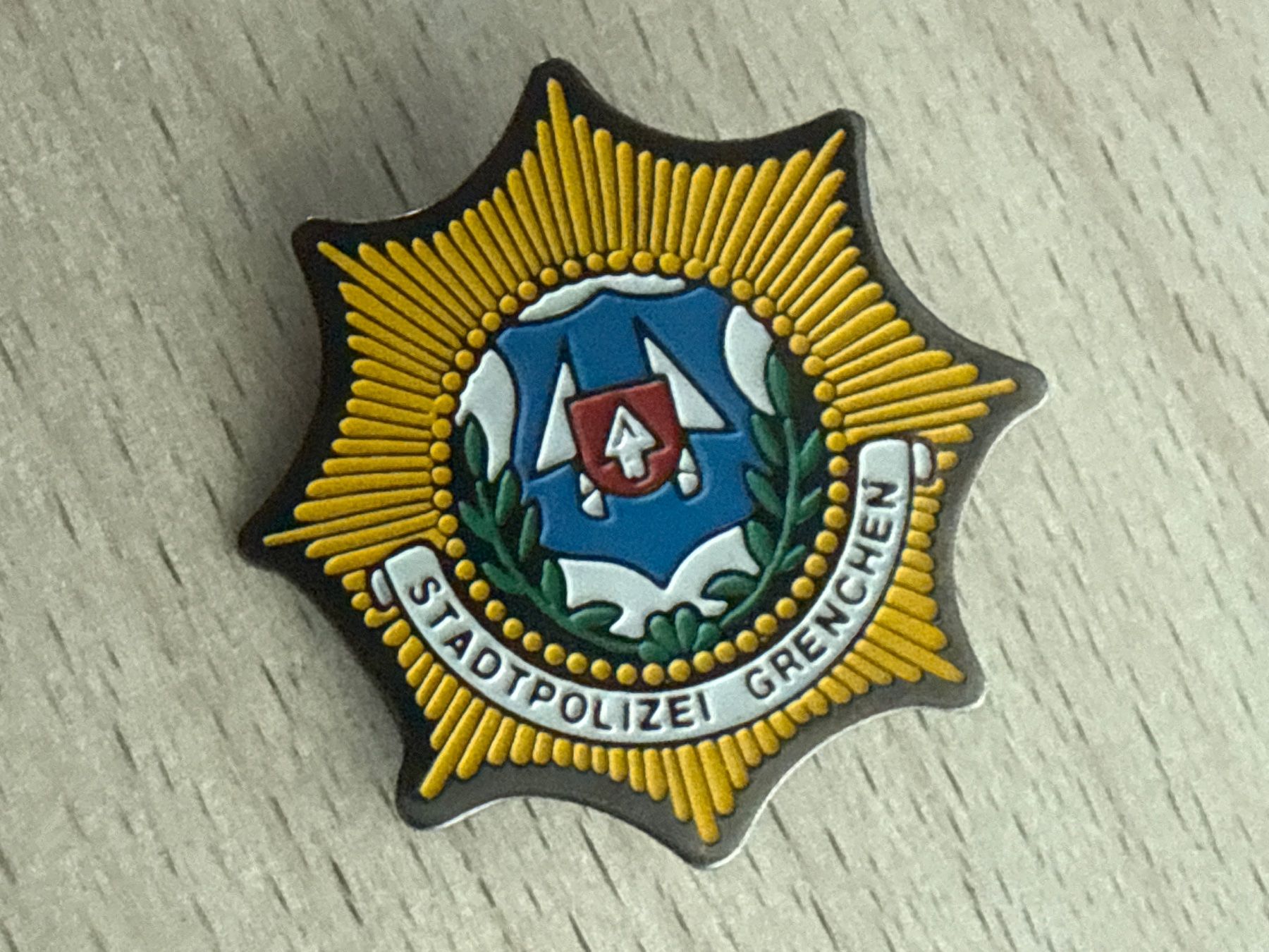 Placchette & Badge: Pin Stadtpolizei Grenchen – Usato da Glattbrugg venduto da Schweigmatt