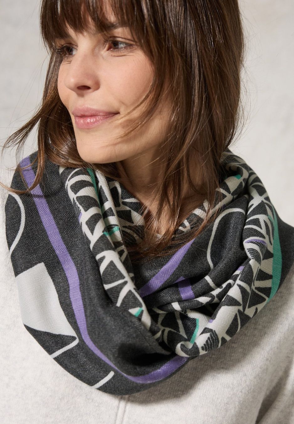 Cecil Foulard & Sciarpe: Modischer Loop Schal – Nuovo (secondo la descrizione) da Neuenegg venduto da Webopet