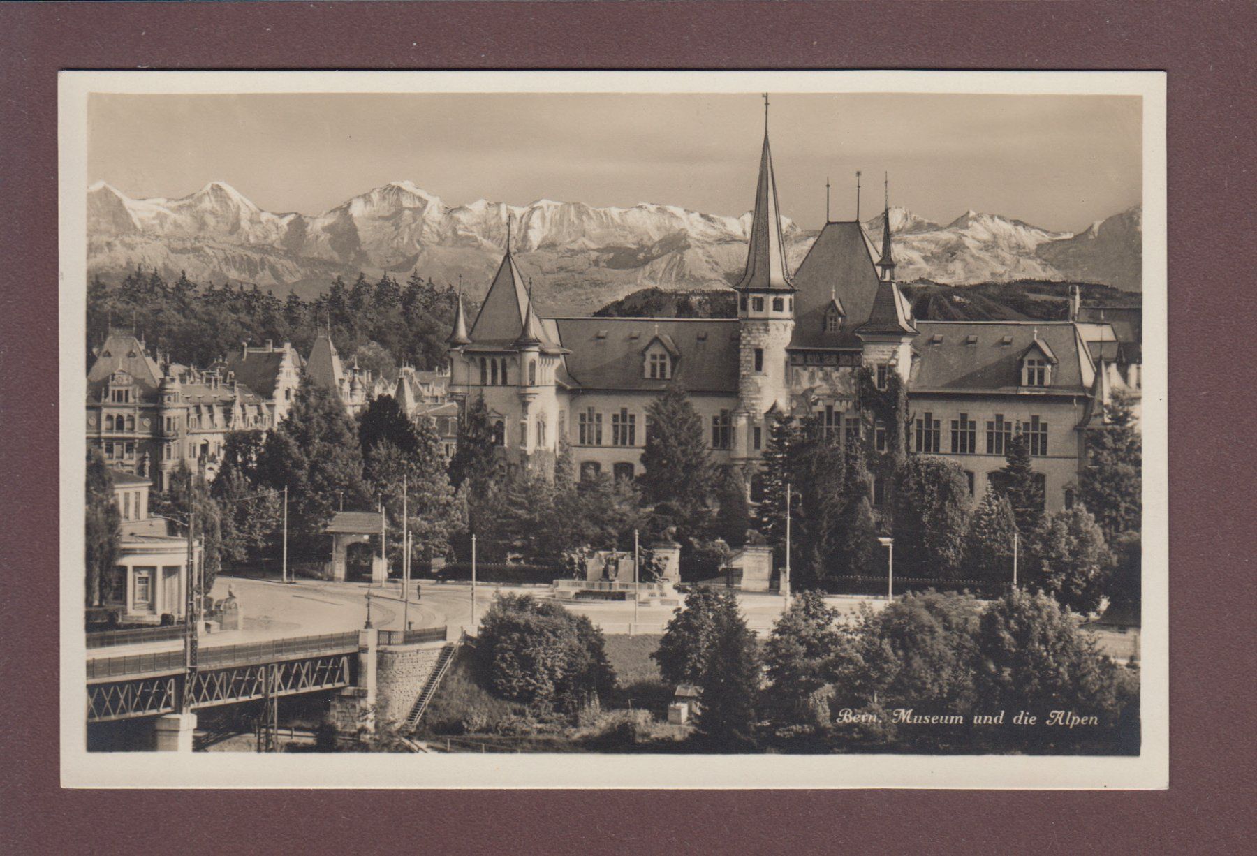 Cartoline postali: BERN - Museum und die Alpen – Usato da Pully venduto da nicecards