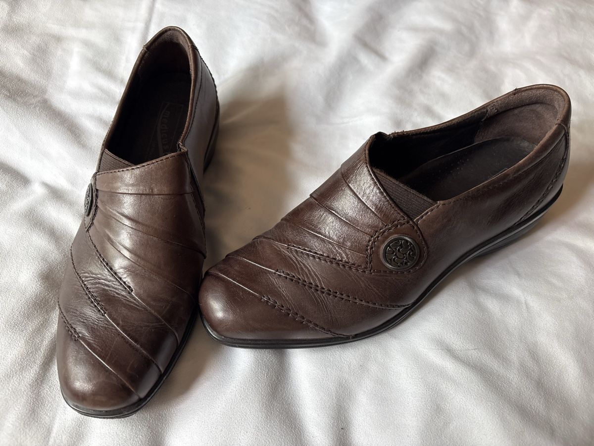 Scarpe da donna: Damenschuhe braun Leder Grösse 5 Medicus – Nuovo (secondo la descrizione) da Gossau ZH venduto da Pasmen88