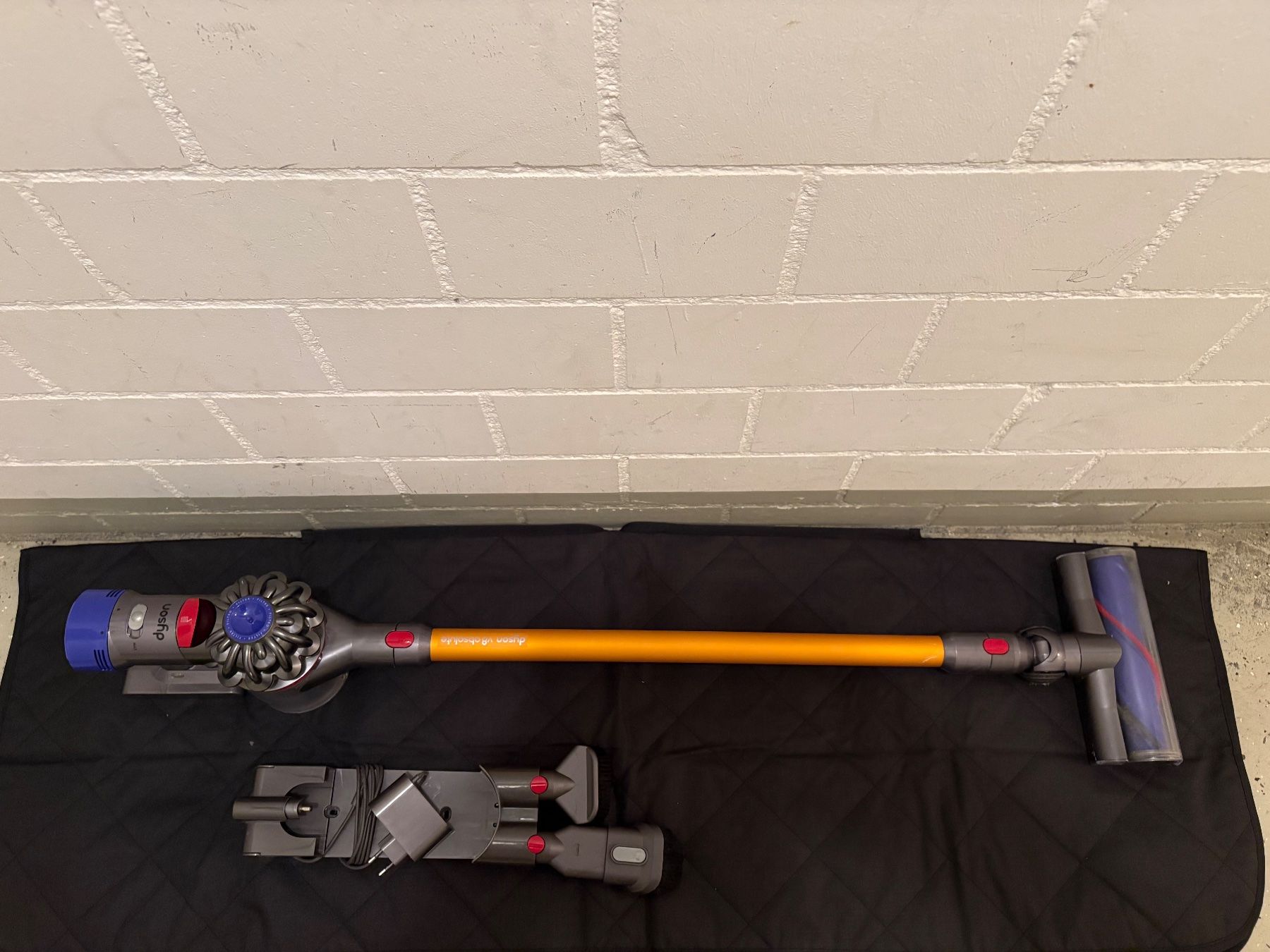 Dyson Aspirapolveri & Accessori: Dyson V8 absolut Handstaubsauger mit Zubehör – Usato da Lausen venduto da sen_jm7c 2