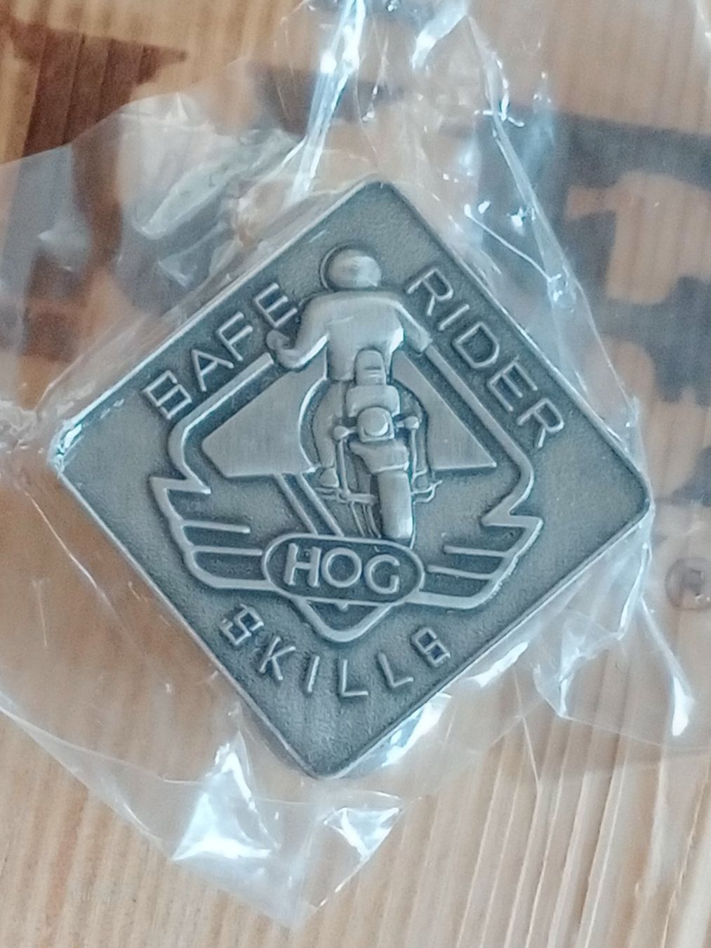 Harley Davidson Anstecker Pin Safe Rider Skills HOG Neu (Neu und ...