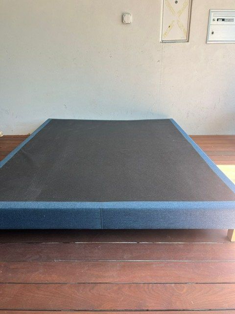 Reti a doghe: Sommier Queen Excellent Etat a donner – Usato da Morges venduto da kat_g5pz 3