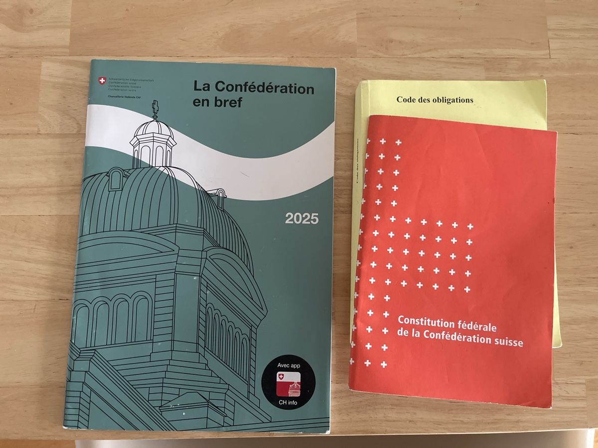 Libri: Constitution fédérale et code des obligations – Usato da Mont-sur-Lausanne venduto da Pioutch