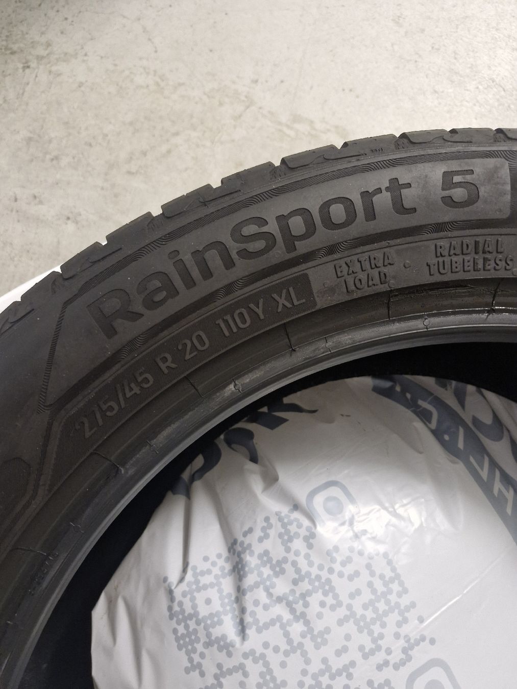 Uniroyal Pneumatici & Ruote complete: Sommerpneu – Usato da Aarau Rohr venduto da Pepolino1 2