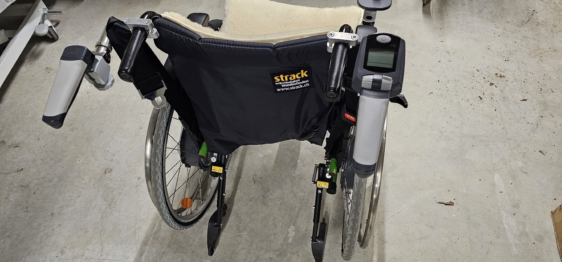 Sedie a rotelle: Invacare Rollstuhl Action 3 NG mit e-fix E35 Antrieb – Nuovo (secondo la descrizione) da Wilchingen venduto da saler65 2