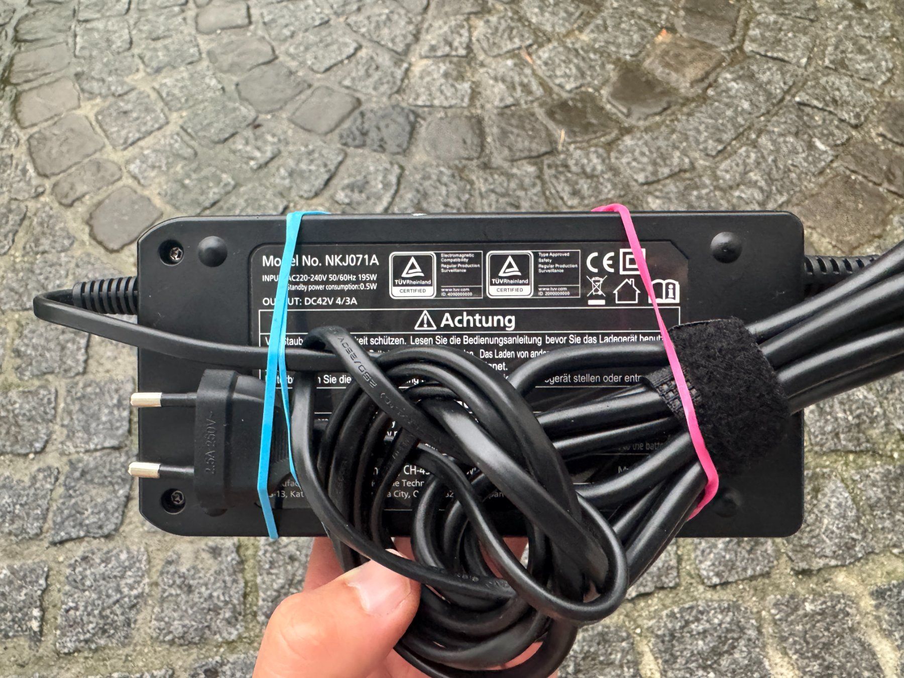 Flyer Batterie: Flyer Ladegerät SIB oder NG Akkus 36V NKJ071A – Usato da Volketswil venduto da mstonys 1