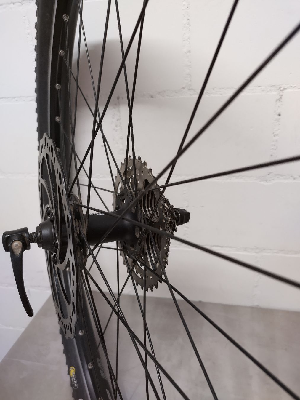 Pneumatici & Ruote complete: 26 Zoll Rad mit schnellspanner  – Usato da Hombrechtikon venduto da findik 8
