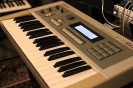 Akai VX600 Analog Synthesizer mit 2x VCO pro Stimme