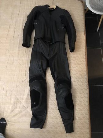 Tuta moto num 40