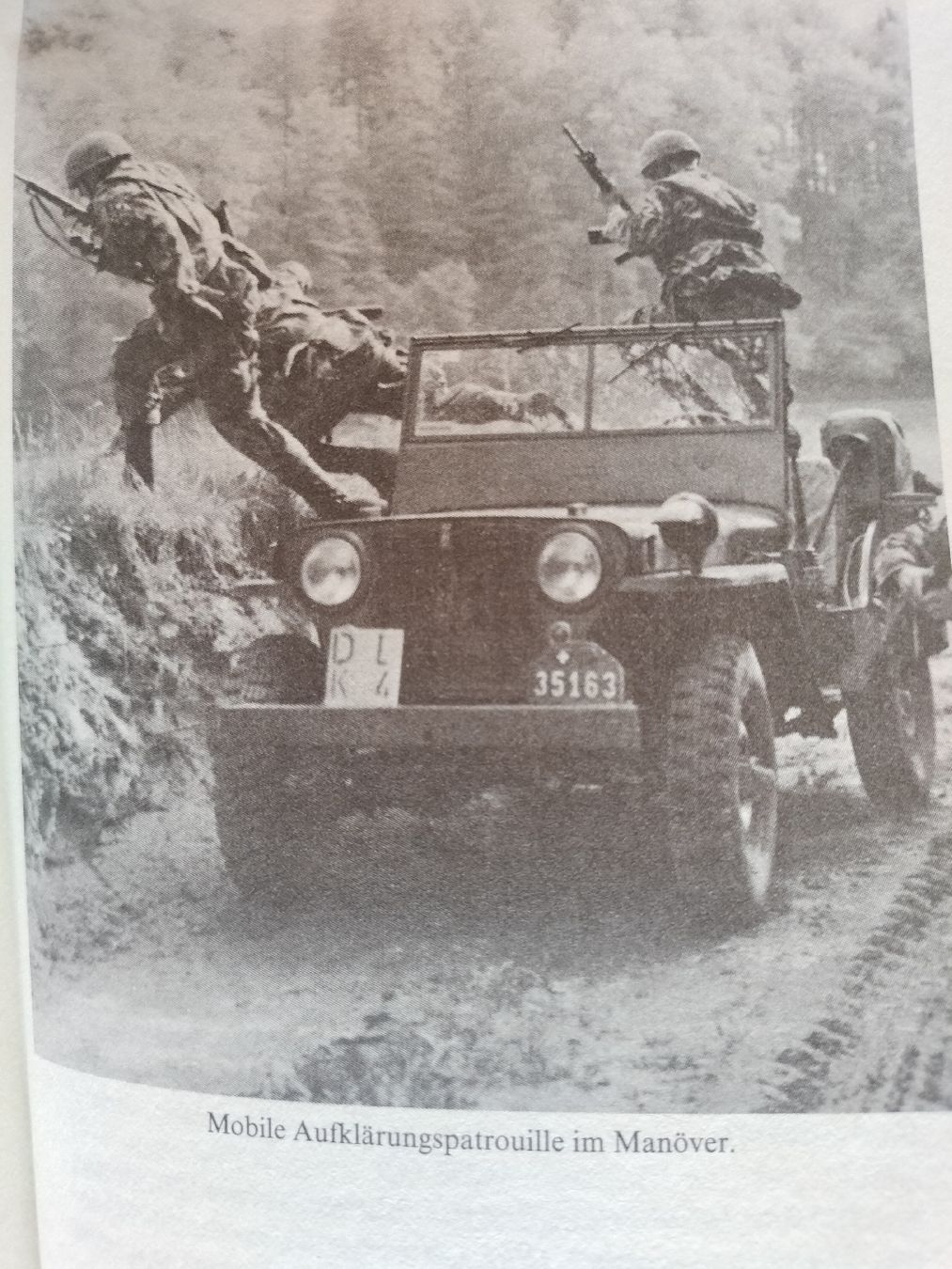 Libri: Schweizer Armee Militär Buch von 1985 – Usato da Schwanden Sigrisw venduto da pho_2mc9 8