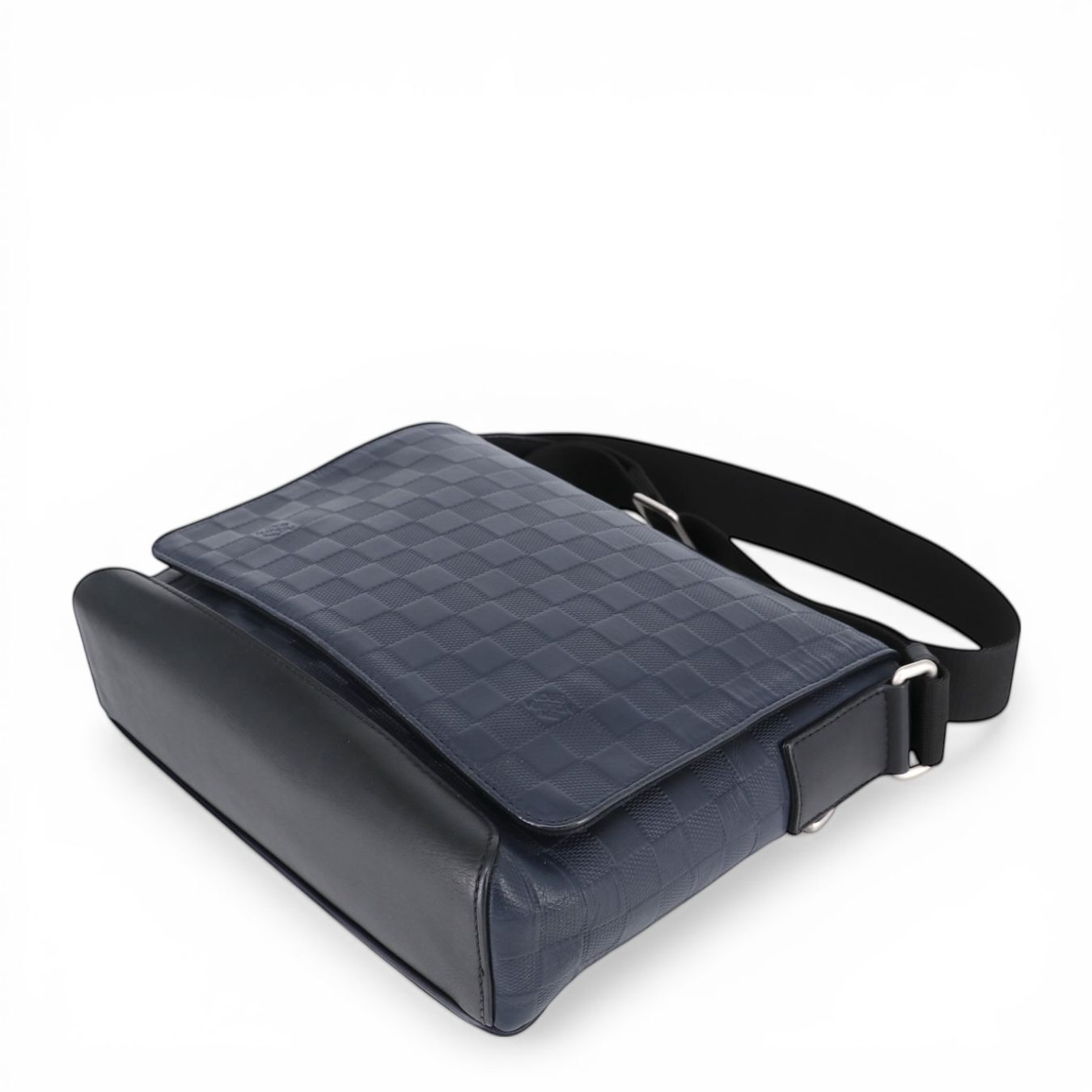 Louis Vuitton Taschen: Louis Vuitton District PM Damier Infini Messenger – Gebraucht aus Binningen von Designerlabels 6