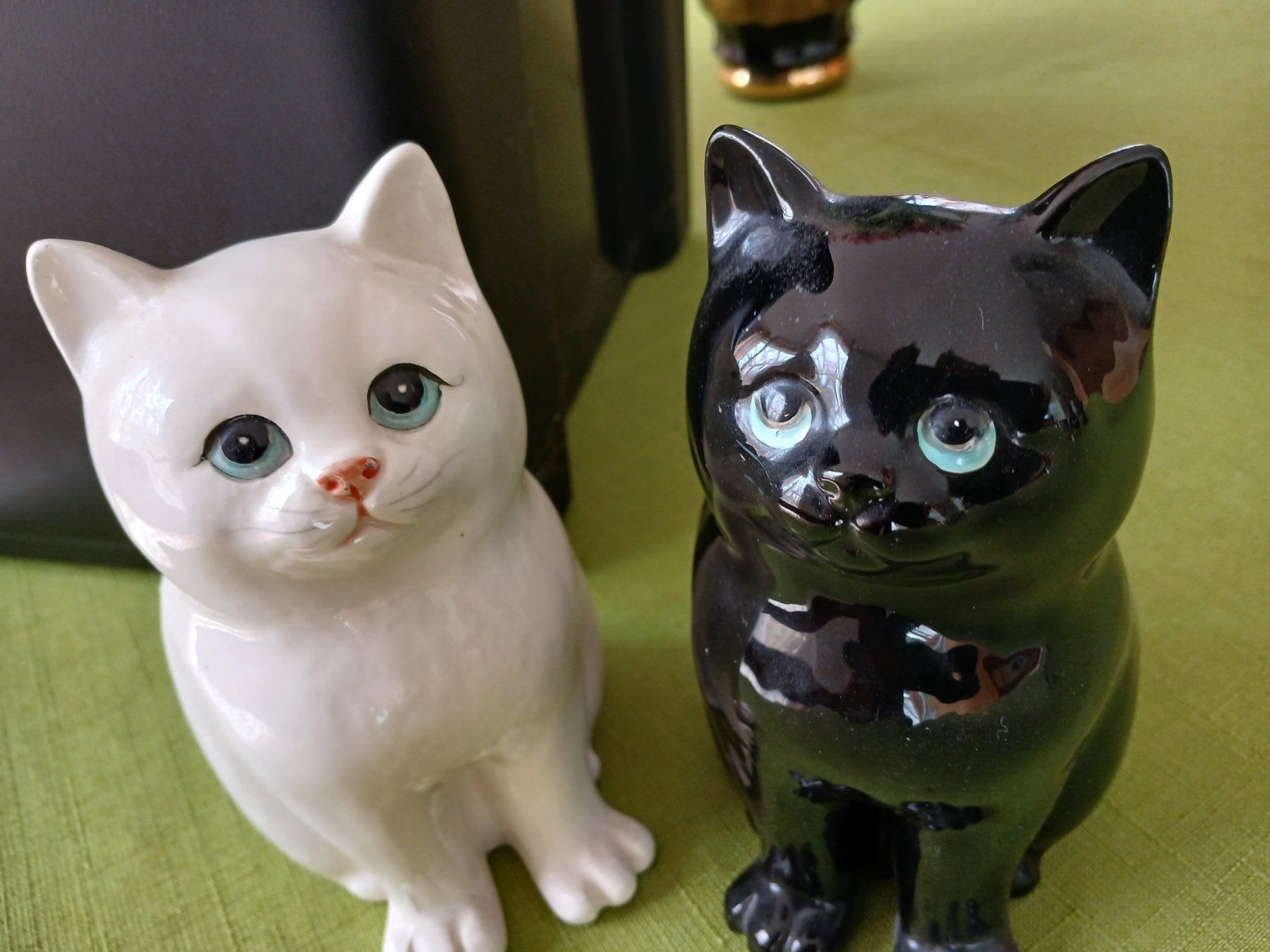 Statuette: Schwarz/weiss- Pärchen - Katzen – Usato da Zürich venduto da Mr.Dachboden