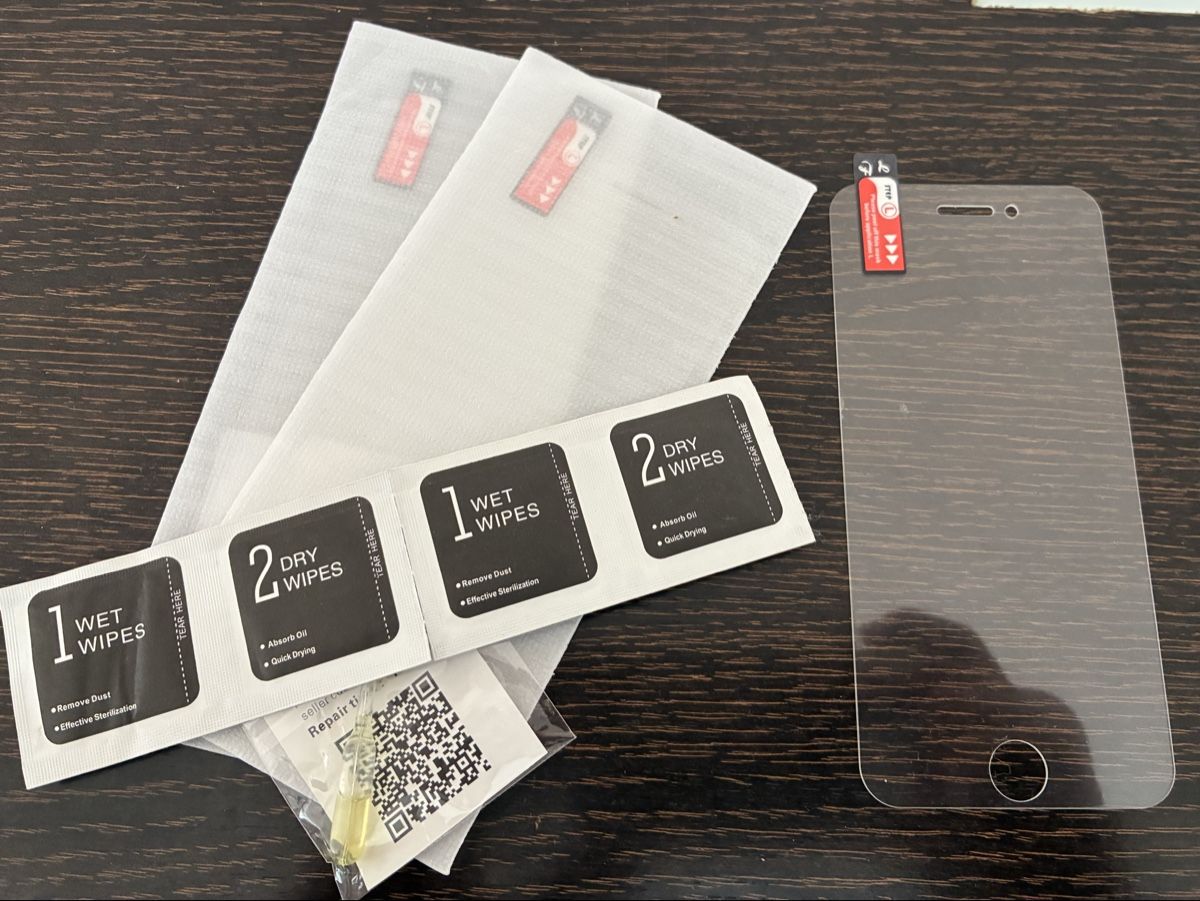 Lackretusche & Schutzfolien: Panzerglass iPhone SE 2022 – Neu und originalverpackt aus Glattbrugg von Adri.1991