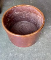 Brauner Vintage Blumentopf auf Rollen - Ideal für den Garten