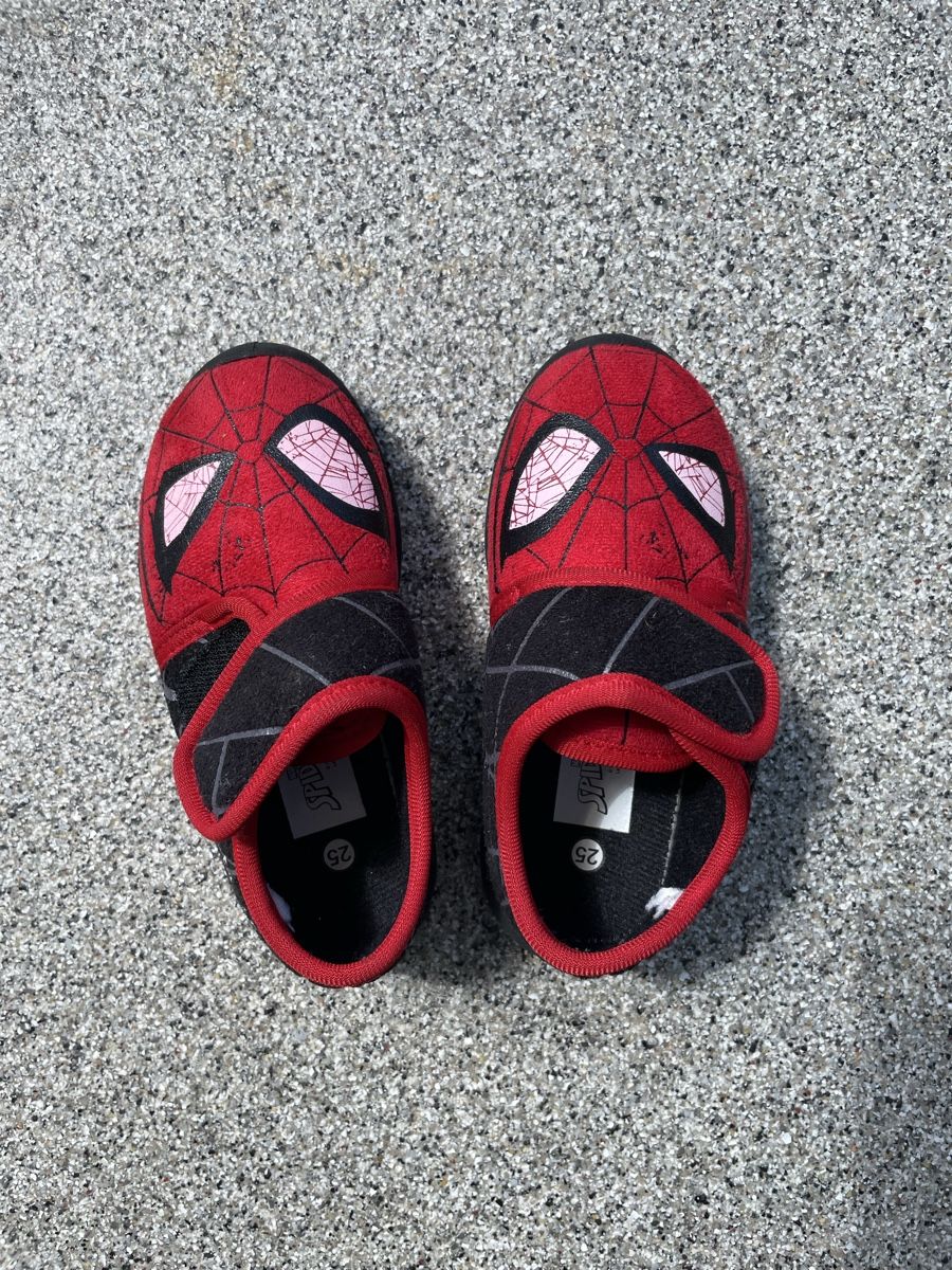 Herrenschuhe: Pantoufles Spiderman t.25 – Neu (gemäss Beschreibung) aus Biel/Bienne von ger_f8ls