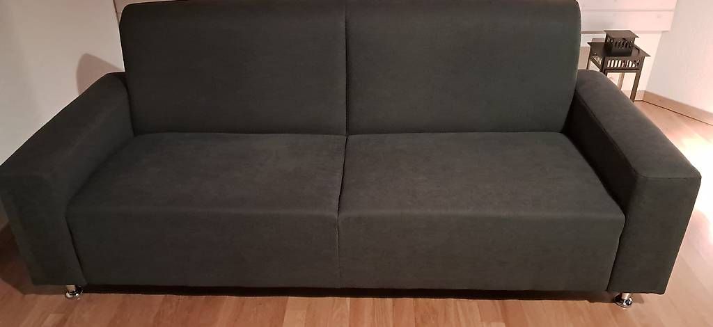 Sofas: 2x 3er Sofa Stoffbezug Dunkelgrau – Gebraucht aus Oberbipp von auktion5 2