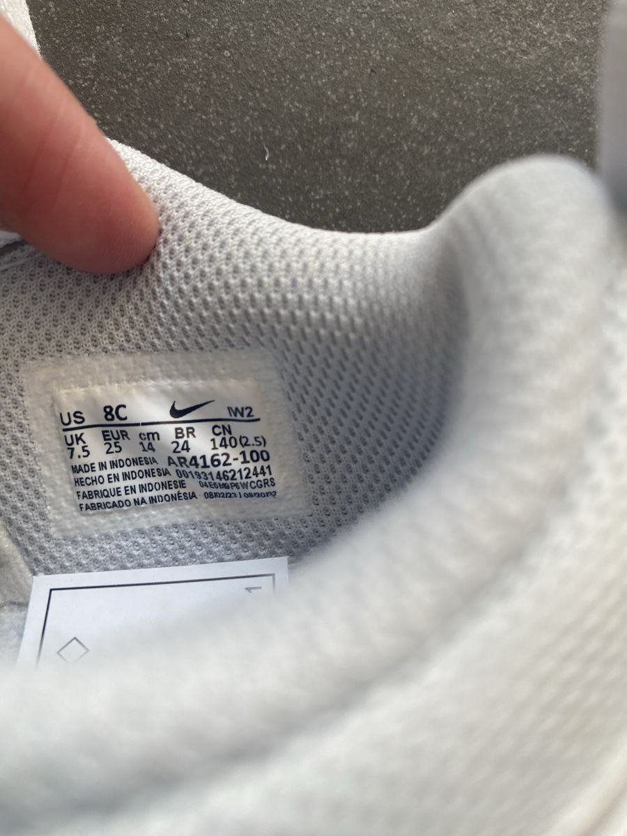 Nike Scarpe per ragazzi: Nike Turnschuhe Kinder Weiss Grösse 25 – Usato da Binningen venduto da Eober 3