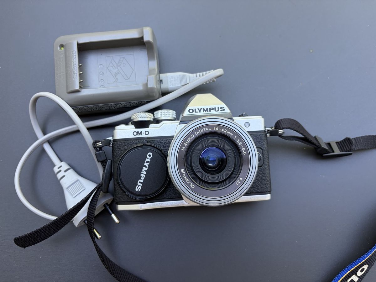 Olympus Fotocamera: Olympus OM-D E-M10 II Kit – Usato da Dättwil AG venduto da ccangie