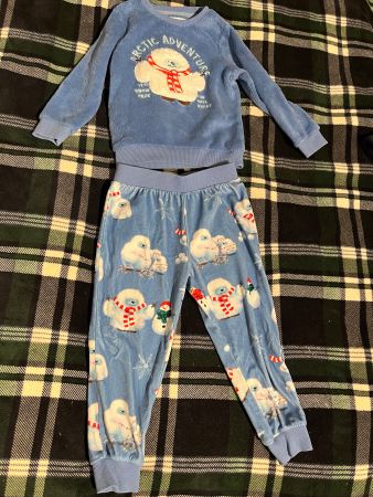 niedlicher, flauschiger Pyjama, Größe 110