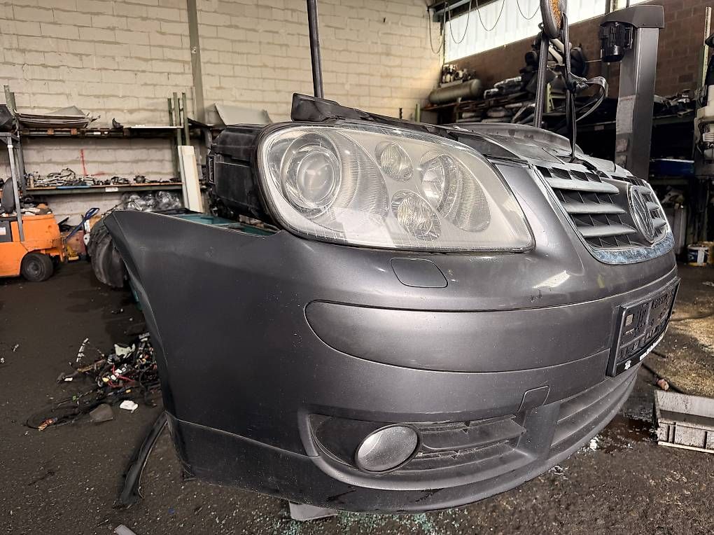 Tutti pezzi di ricambio auto: VW Touran Frontteile komplett  – Usato da Udligenswil venduto da Sch2s 2