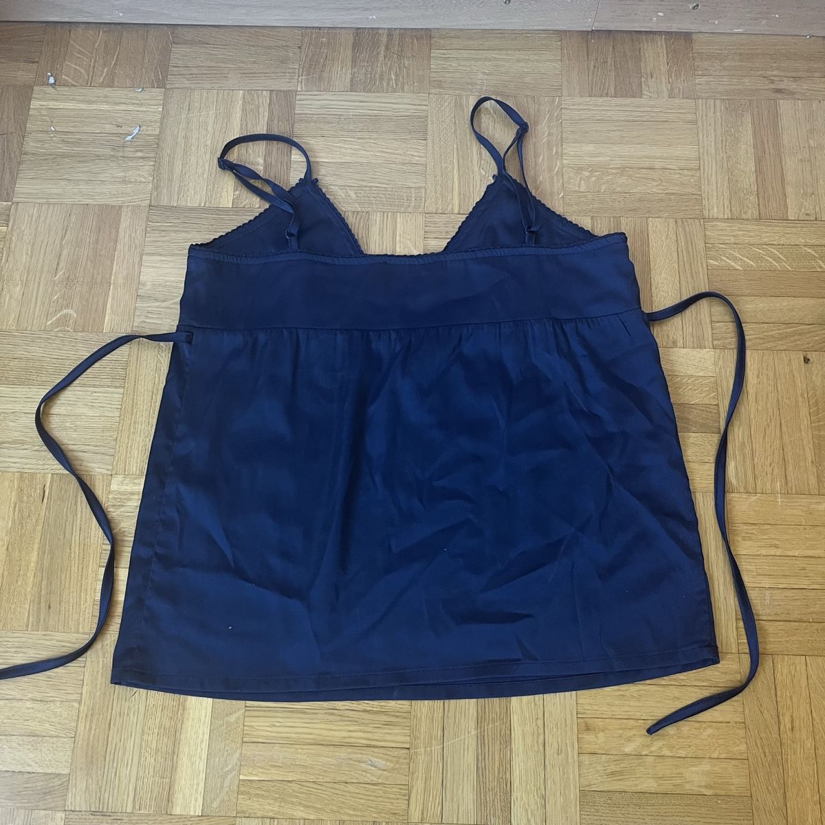 Brandy Melville Top: Haut Brandy Melville bleu marine taille unique – Usato da Vevey venduto da jul_xh6s 2