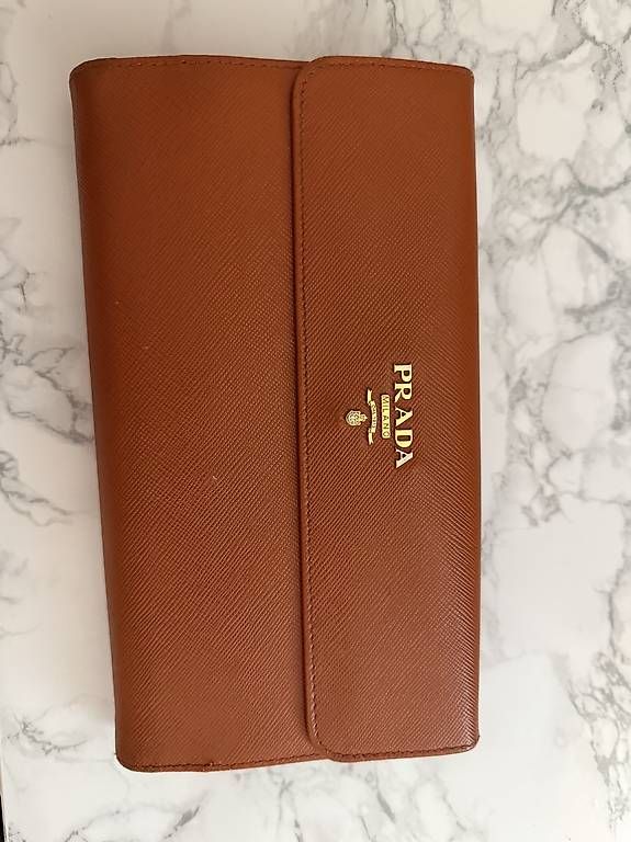 Portamonete: Prada Portemonnaie in Kupfer – Usato da Rümlang venduto da NeomiM