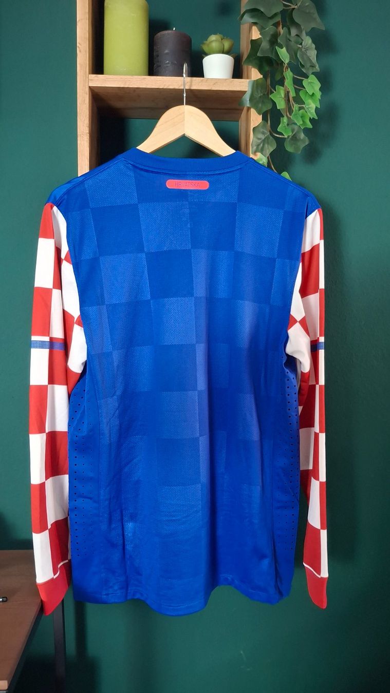 Nike Maillots de corps & Pantalons: Croatie player version 2010 world cup Nike – D'occasion à Yverdon-les-Bains par flo_8fgr 1