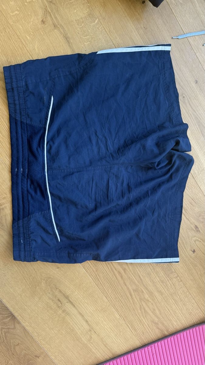 Adidas Pantaloni: Adidas Shorts, dunkelblau, Gr. M – Usato da Gelterkinden venduto da teddywidder 2