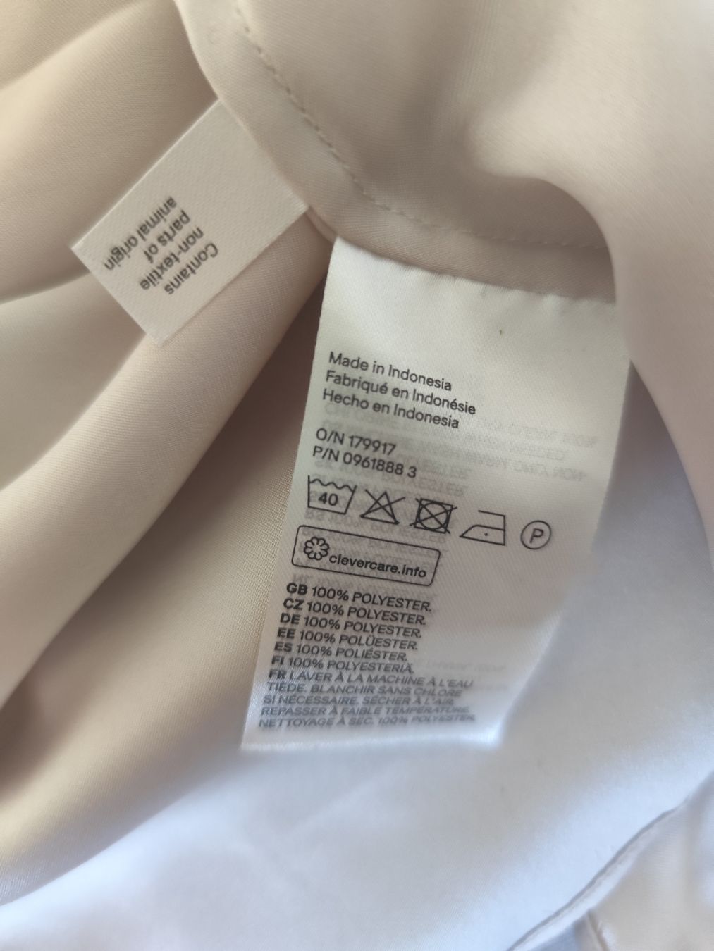 H&M Camicette: H&M Beige Blouse, Size S - Perfect for Spring Layering! – Usato da Mägenwil venduto da VintageGirly 7