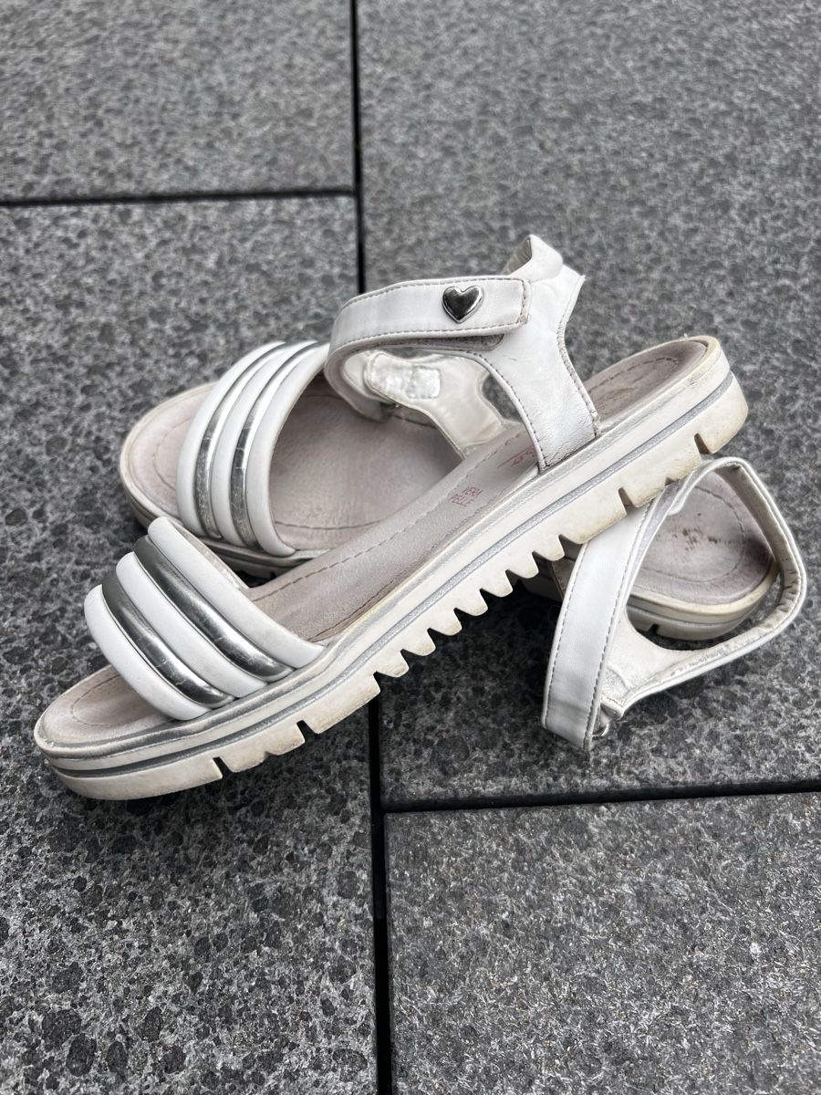 Scarpe per ragazze: Bequeme Leder-Sandale, Gr. 34 – Usato da Kaltbrunn venduto da mochita76 1
