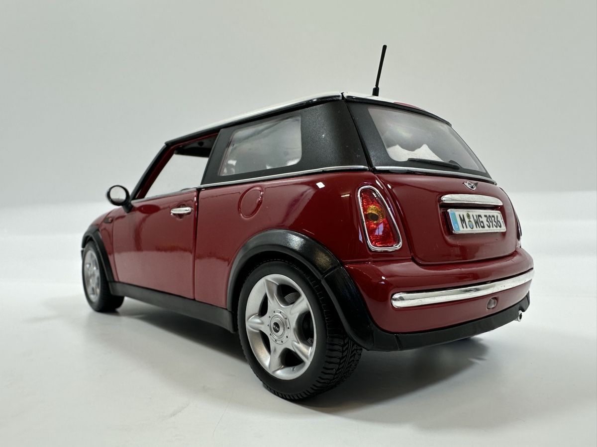 Maisto Modellini d'auto: Mini Cooper 1:18, rot-weiss, MAISTO – Nuovo (secondo la descrizione) da Zofingen venduto da rf9_x2xt 3