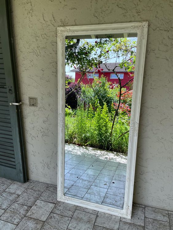 Grosser Weisser Wandspiegel