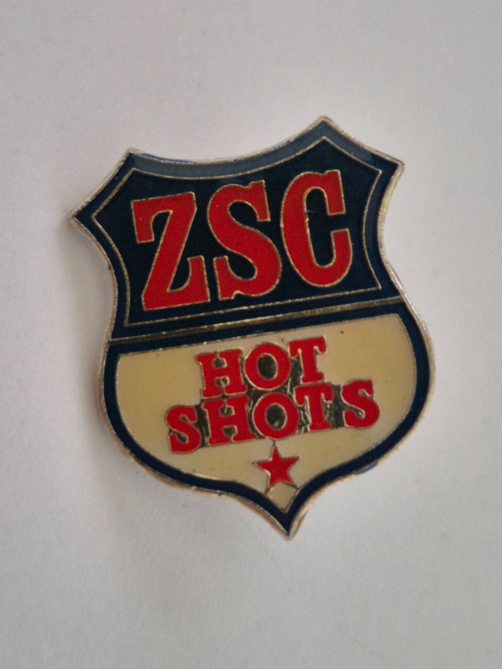 Placchette & Badge: ZSC  Hot Shots   -   Pin – Usato da Niederweningen venduto da Obson