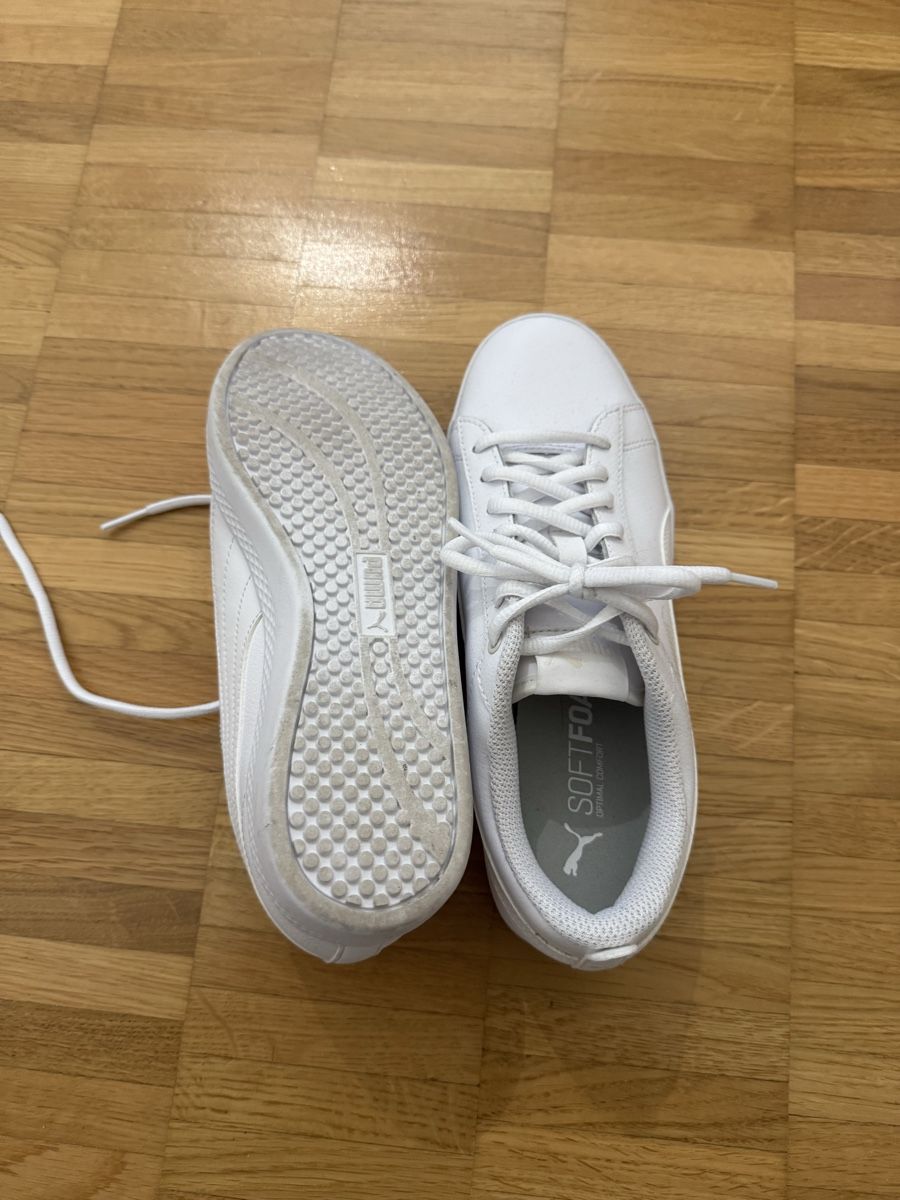 Puma Chaussures femmes: Sneaker Puma low weiss Gr. 37.5 – Neuf (Voir description) à Uznach par Martina191185 1