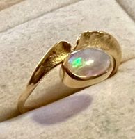 Gold-Ring 18 K mit Opal