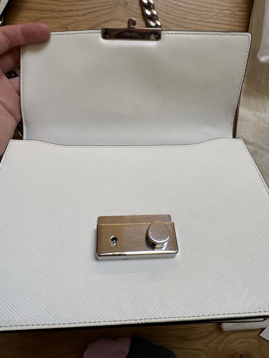 Prada Borse: Prada White Saffiano Leather Bag with Receipt – Usato da Neuchatel venduto da Mia_G 3