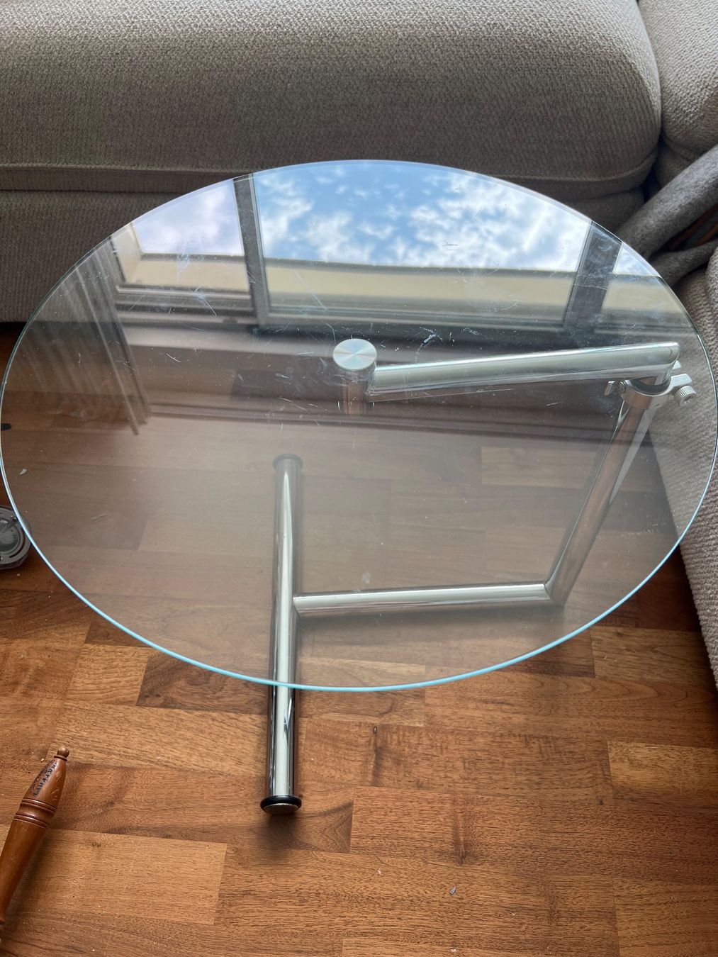 Tavoli: Couchtisch Hochverstellbar Glas Chrom – Usato da Jona venduto da Sariksa
