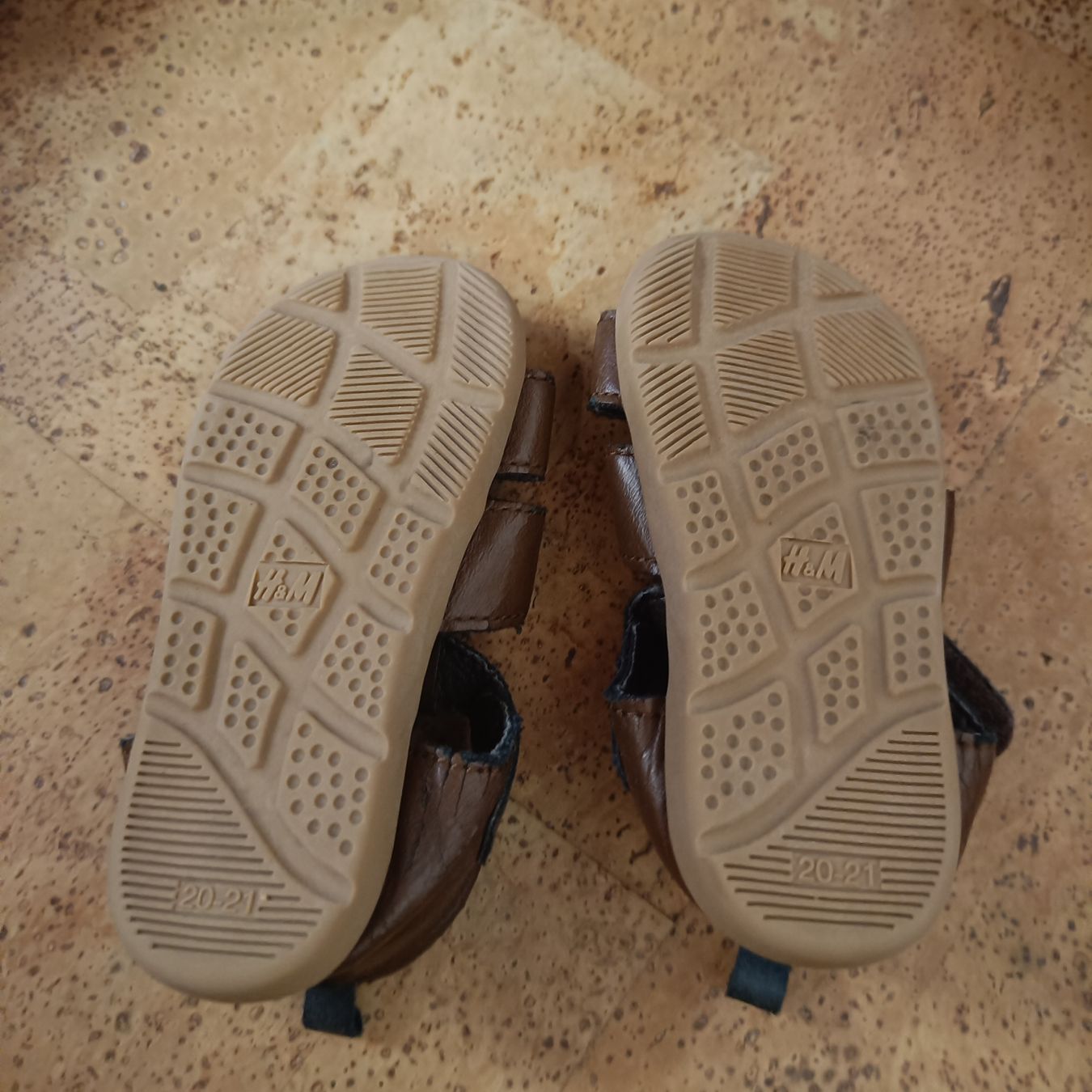 Schuhe für Jungen: Sandalen Grösse 21-22 – Gebraucht aus Jaberg von urig17. 1