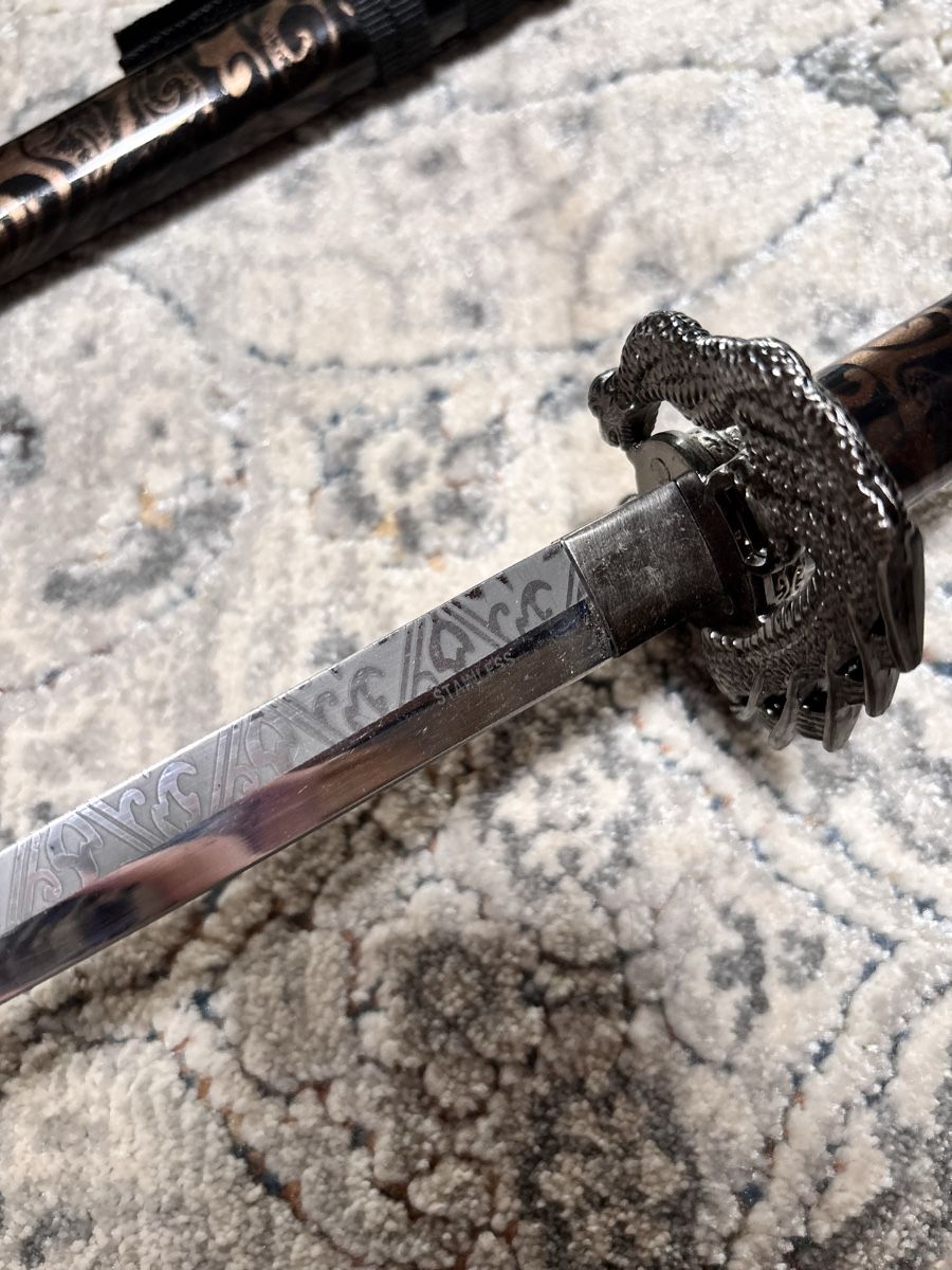 Altro in Decorazioni & Accessori: Collectible Mini Sword with Dragon Handle & Display Stand – Nuovo (secondo la descrizione) da La Chaux-de-Fonds venduto da joa_jk5g 1