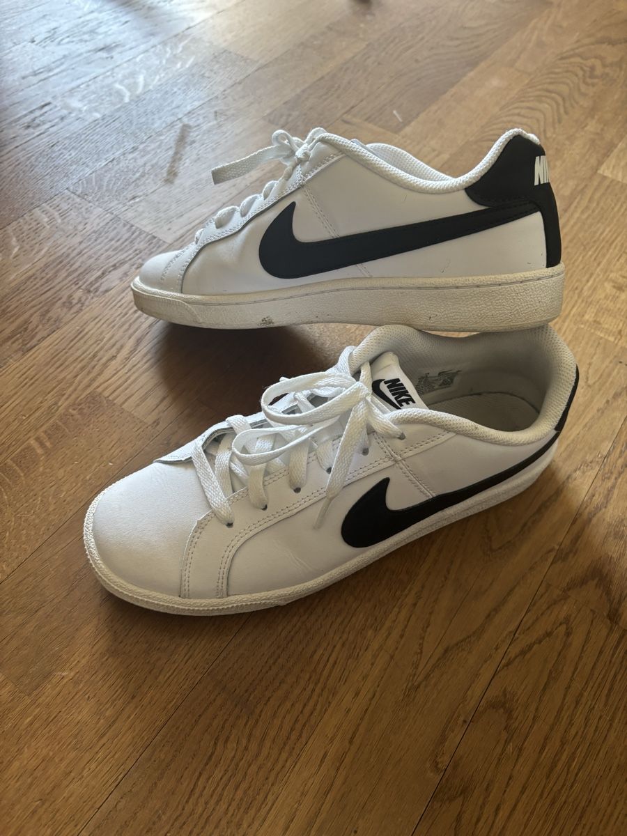 Nike Herrenschuhe: Nike Sneakers Größe 41 – Gebraucht aus Küttigen von Hedimia
