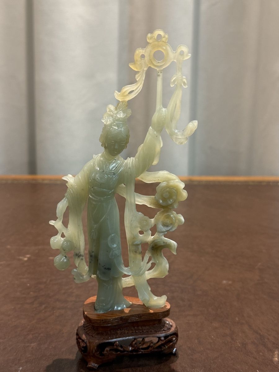 Statuette: Jade-Figur einer jungen Frau, China – Usato da Zofingen venduto da GrosisWonderkeller 8