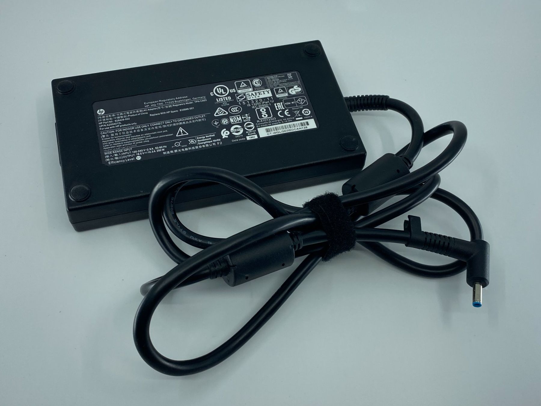 Hewlett Packard Caricabatterie: HP 200W Netzteil - TPN-CA03 mit CH-Stromkabel – Usato da Langwiesen venduto da Restposten-24