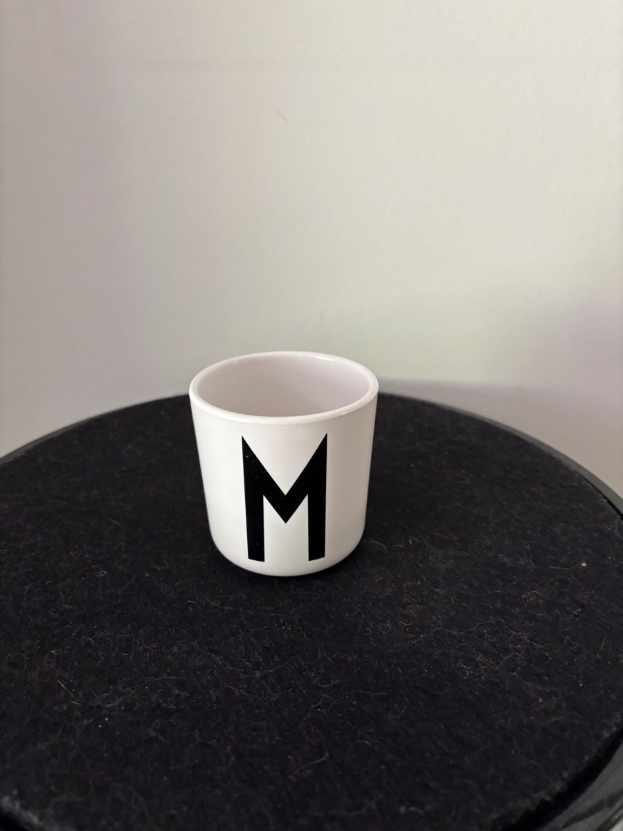 Tazze: M - Design letter melamine kids cup – Nuovo (secondo la descrizione) da Cham venduto da MC_0605