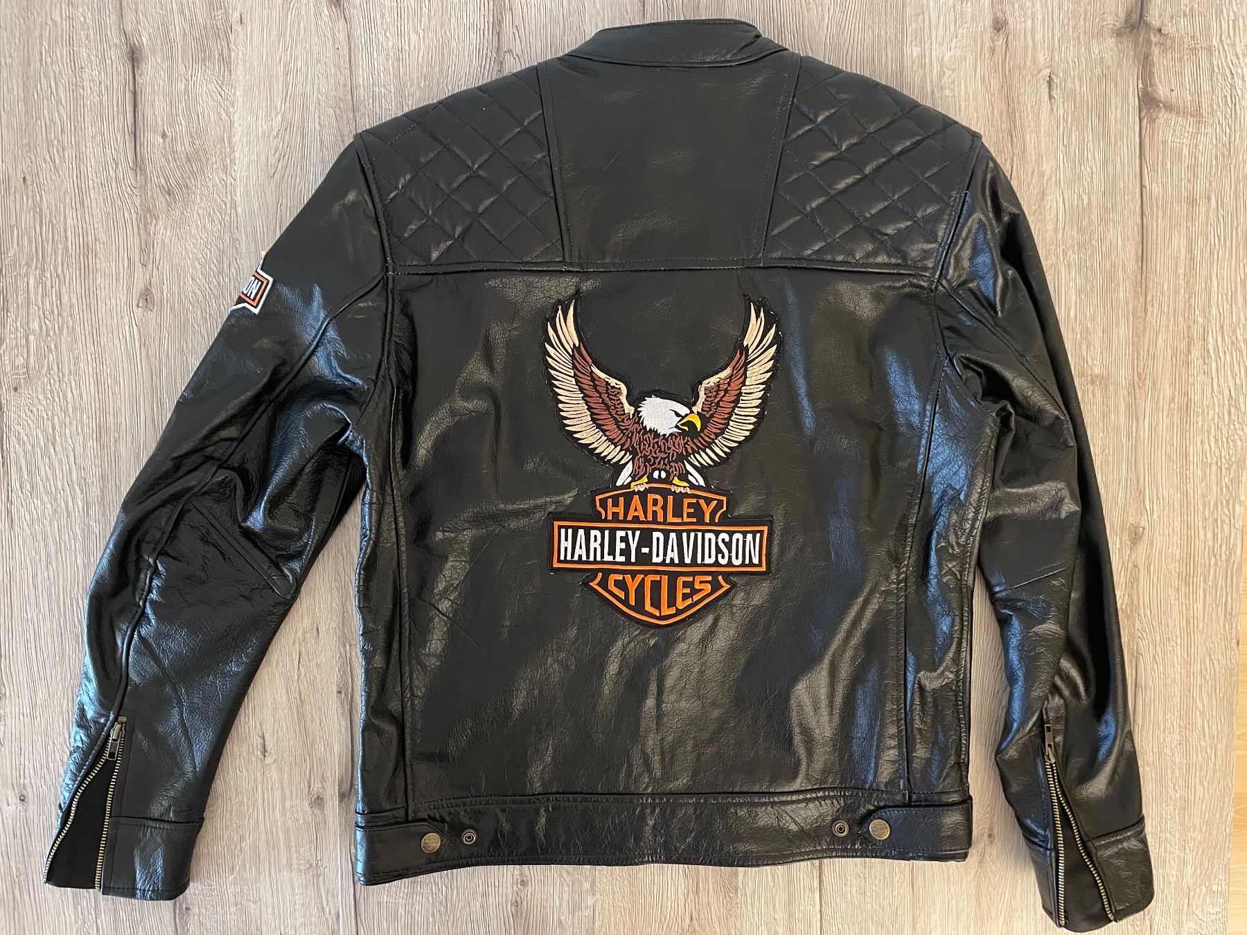 Harley-Davidson Vestes: 2 x getragene Harley Davidson Lederjacke Gr. L – Neuf (Voir description) à Ins par creamo1 1