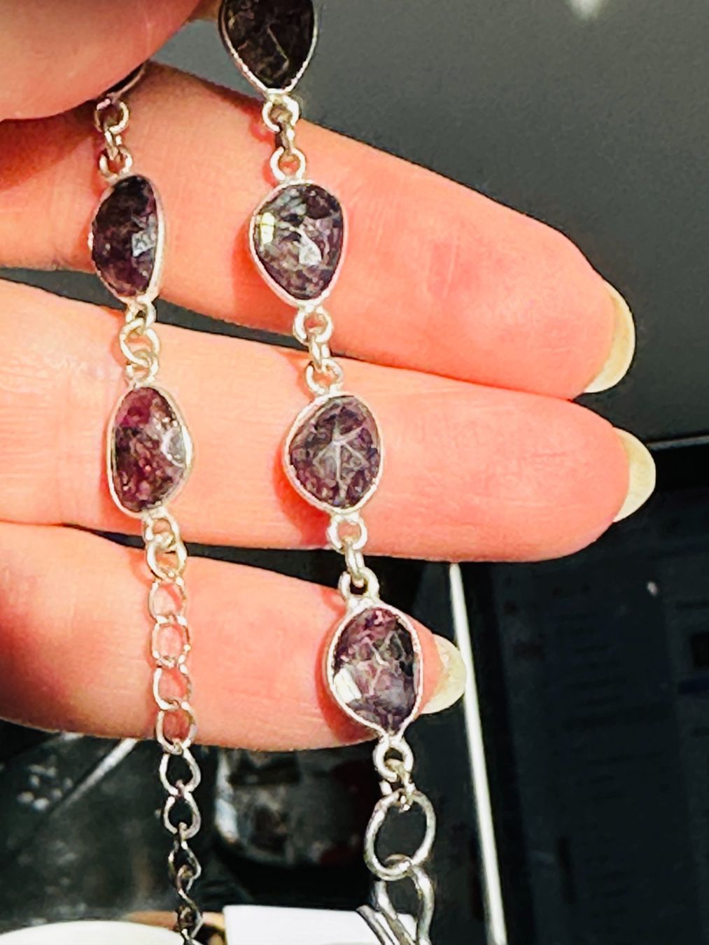 Bracciali & Braccialetti: Color Enhanced Red Flash Labradorite Bracelet 7" – Nuovo e nell'imballaggio originale da Genève venduto da AGBERG 6