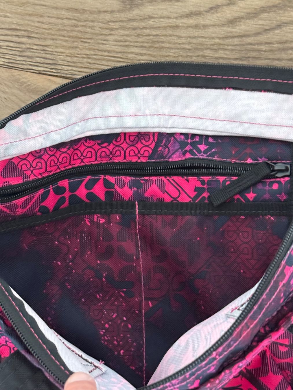 Nike Borse: Nike Sporttasche Pink/Schwarz Muster – Usato da Kappel venduto da Racetiger 2
