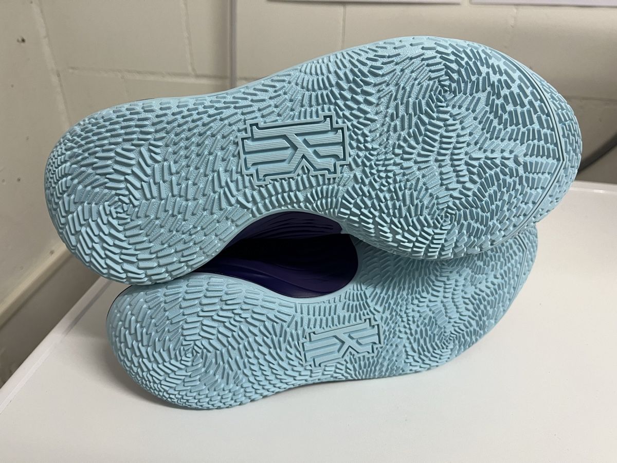 Nike Scarpe da uomo: Nike Kyrie Basketballschuhe Gr. 44 – Nuovo e nell'imballaggio originale da Zürich venduto da Luca-g79 2